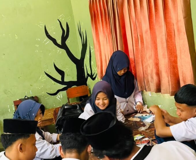 Meningkatkan Kreativitas Peserta Didik melalui Kegiatan Menggambar dengan Teknik Mixed Media