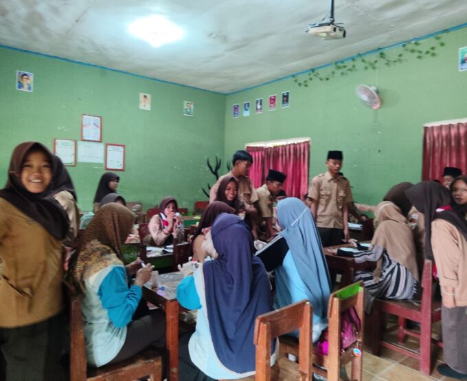 Investasi Masa Depan Generasi Unggul: Suksesnya Skrining Kesehatan Anak Sekolah dan CKG di MTs Ma’arif 2 Nurul Huda Adirejo Bersama Puskesmas Adirejo