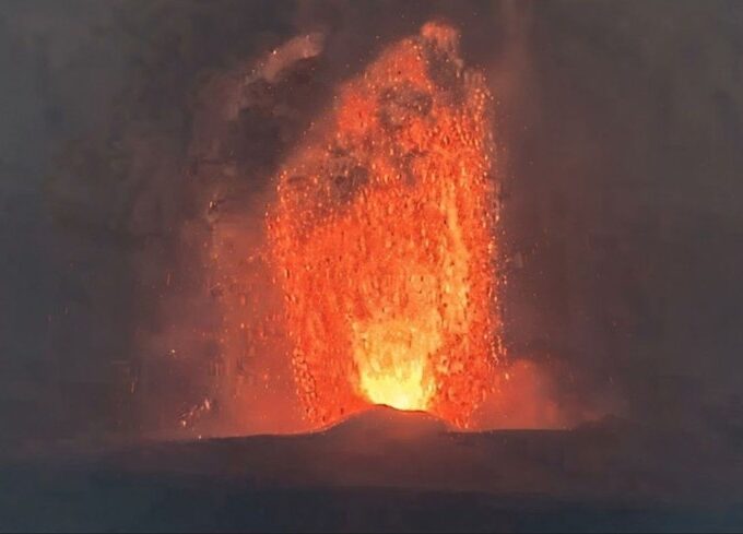 Lawan Paparan Abu Vulkanik Anak Krakatau, Siswa MTs Ma'arif 2 Nurul Huda Jabung Tetap Semangat Sekolah dengan Masker