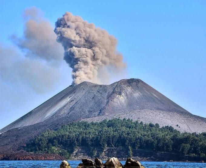 Sejarah Gunung Anak Krakatau: Dari Lahir hingga Menjadi "Raksasa" Baru di Selat Sunda