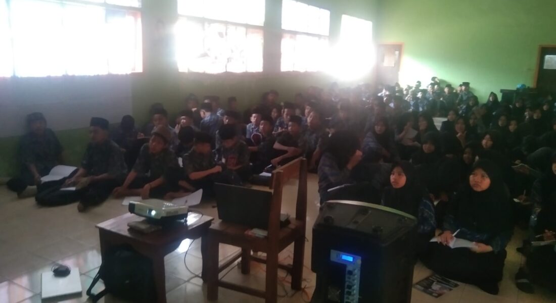 menggelar acara nonton bersama (nobar) film sejarah G30S/PKI